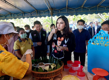 นางสาวมนัญญา ไทยเศรษฐ์ พบปะสมาชิกสหกรณ์การเกษตรเกาะช้าง ... พารามิเตอร์รูปภาพ 9